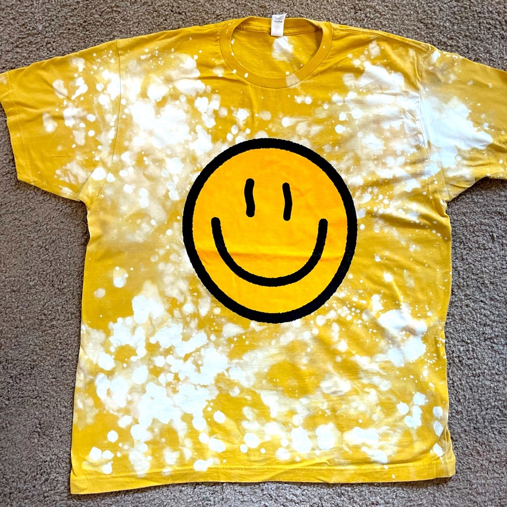 NWOT yellow acid wash smiley face emoji short sleeve tee